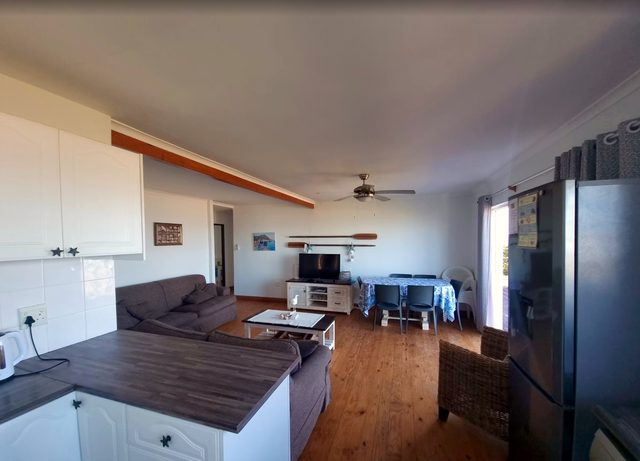 Open plan kitchen and lounge